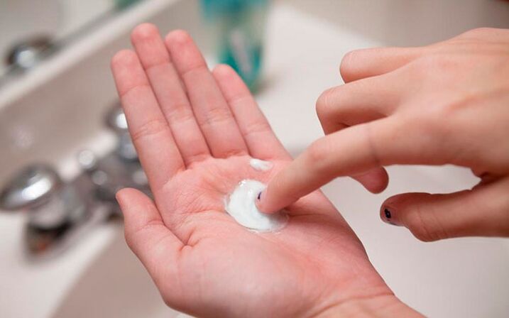 Soda scrub para sa pagpapalaki ng titi