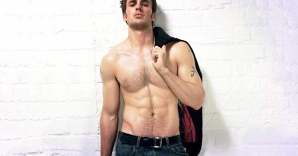 brutal na tao na may pinalawak na titi