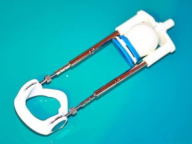 Upang pahabain ang phallus, maaari kang gumamit ng isang espesyal na aparato - isang extender.